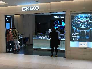 I went to the newly built Ginza six mall in Ginza.